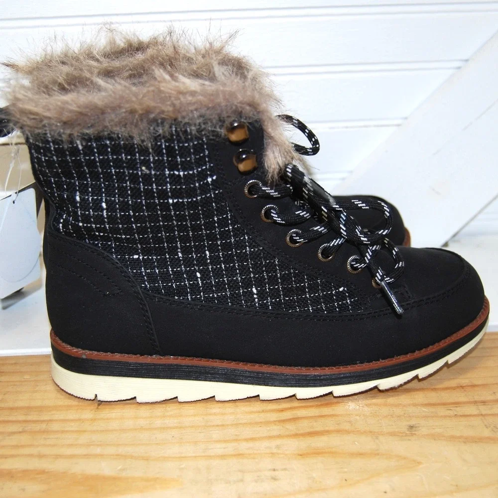 Muk Luks Boots Women's 6 Sigrid Black/White‎ NWT Water Resistant Faux Fur lined